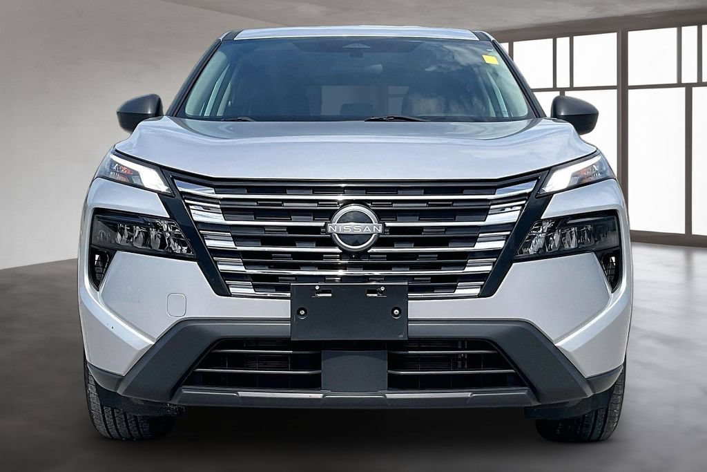 Used 2024 Nissan Rogue S AWD/4WD image 2