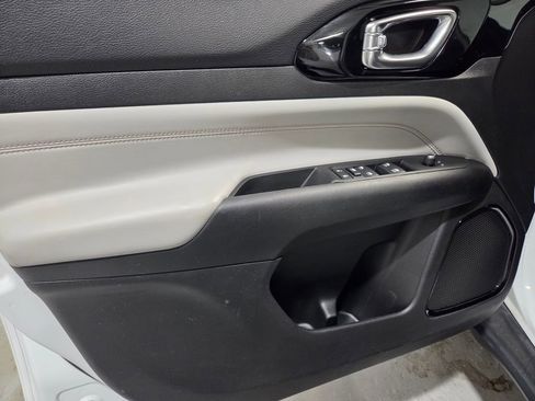 Certified 2022 Jeep Compass Limited image 11