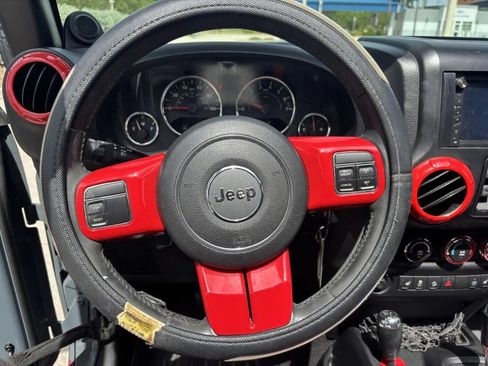 Used 2014 Jeep Wrangler Unlimited Sahara AWD/4WD image 11