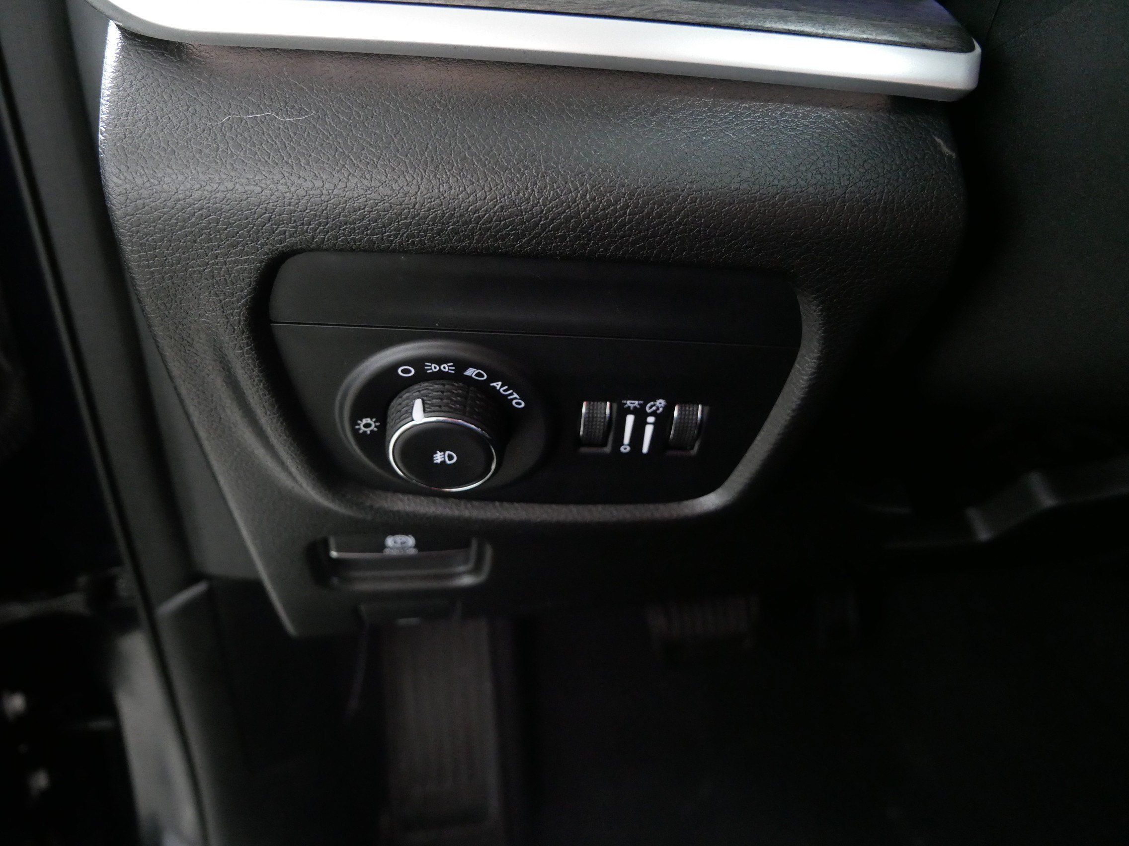 Used 2023 Jeep Grand Cherokee L Limited AWD/4WD image 26