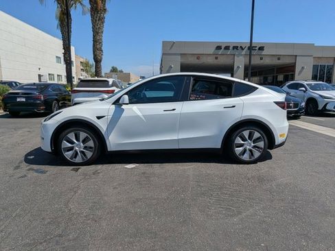 Used 2021 Tesla Model Y Long Range image 9
