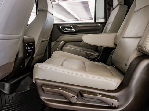 Used 2021 Chevrolet Suburban Z71 w/ Z71 Off-Road Package AWD/4WD image 38