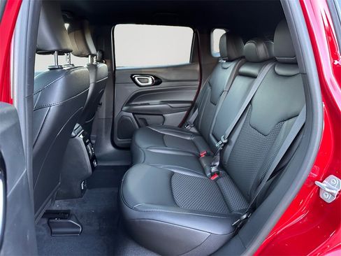 New 2026 Jeep Compass Latitude image 15