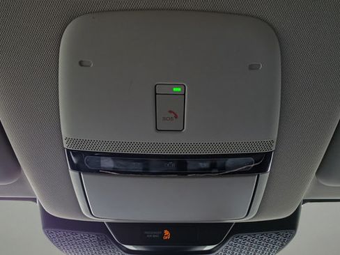 Used 2025 Nissan Ariya AWD image 11