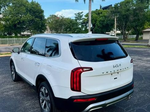 Used 2022 Kia Telluride S FWD image 3