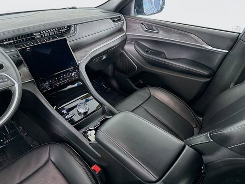 Certified 2025 Jeep Grand Cherokee L Limited w/ Luxury Tech Group II image 36