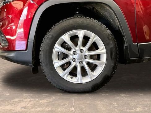 Used 2021 Jeep Cherokee Latitude image 34