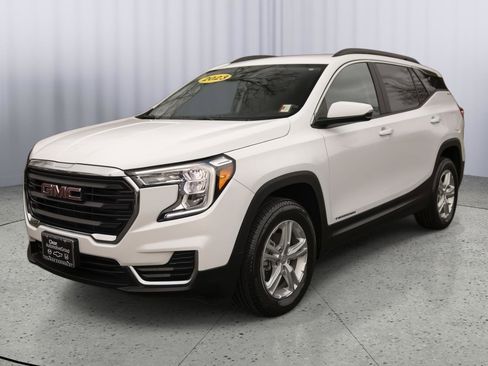 Used 2023 GMC Terrain SLE w/ Driver Convenience Package image 20