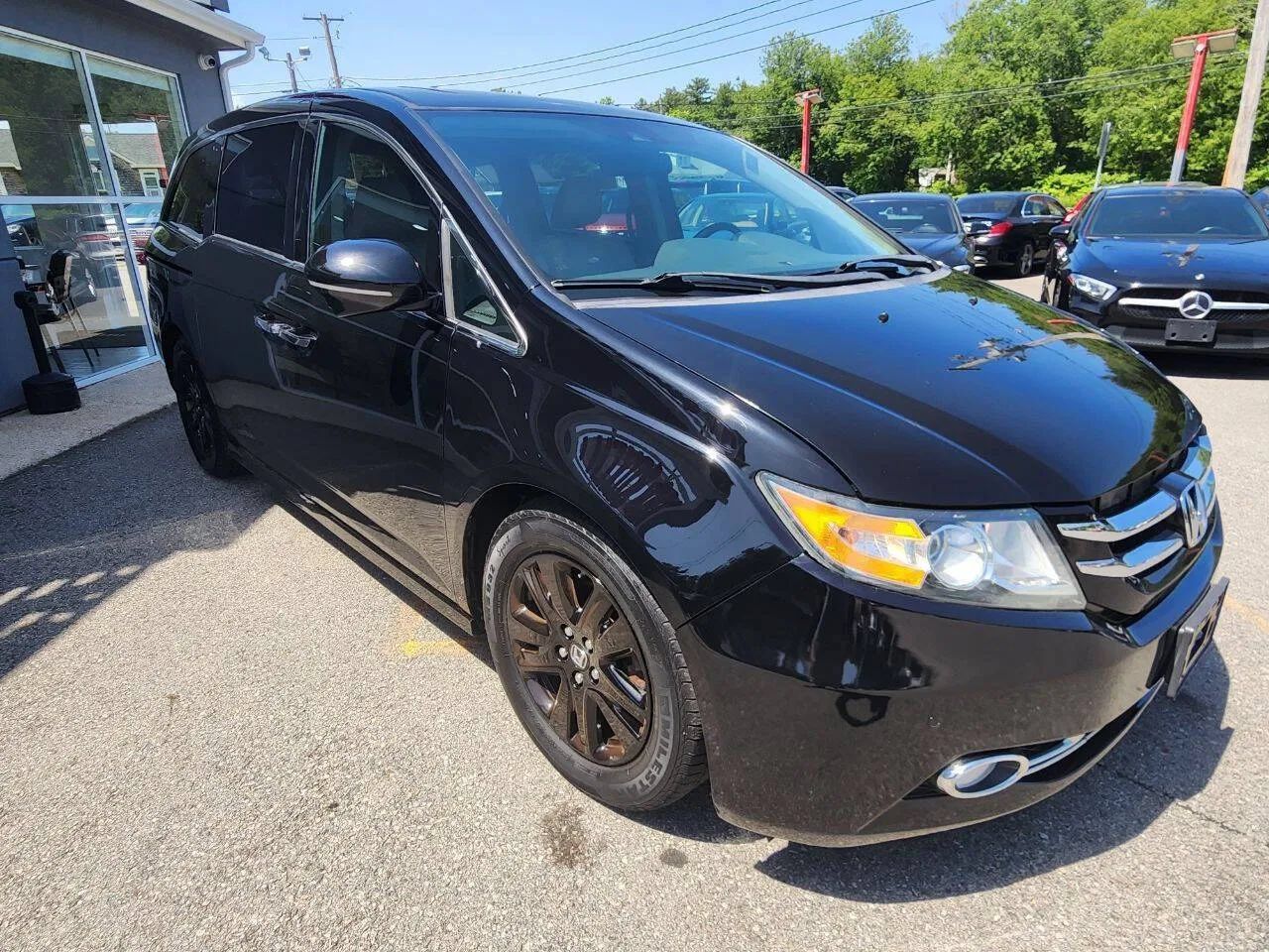 Used 2015 Honda Odyssey Touring image 3