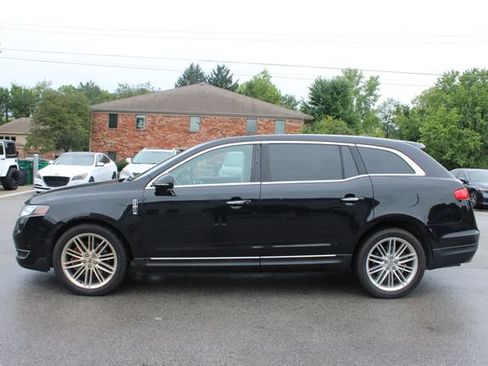 Used 2019 Lincoln MKT AWD image 5