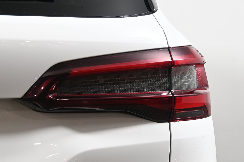 Used 2023 BMW X5 xDrive40i w/ Parking Assistance Package AWD/4WD image 13