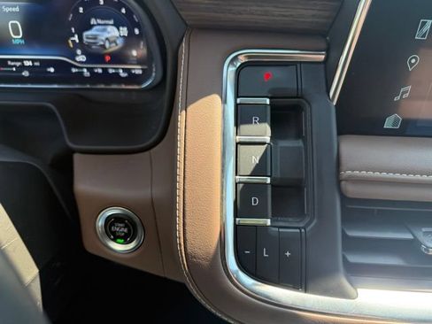 Used 2024 Chevrolet Suburban High Country AWD/4WD image 16