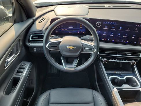Used 2026 Chevrolet Traverse LT FWD image 12