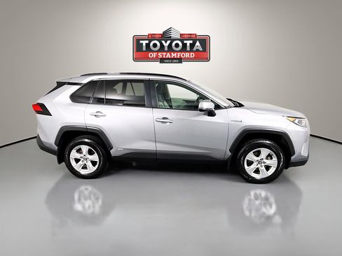 Used 2021 Toyota RAV4 XLE w/ Convenience Package image 8