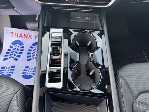 Used 2024 Volkswagen Atlas Cross Sport SE image 21