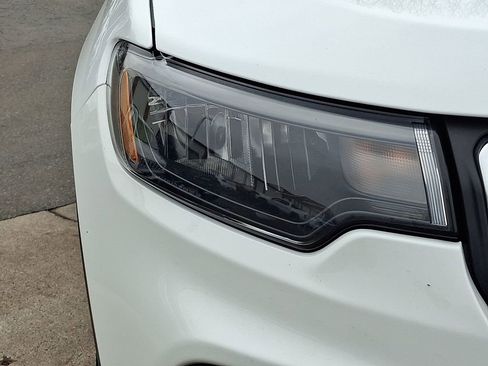 Used 2024 Jeep Compass Latitude image 9