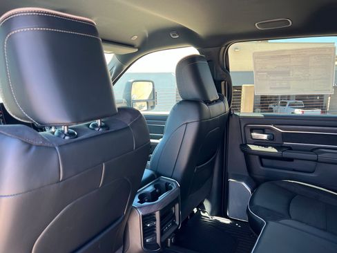 New 2026 RAM 2500 Laramie AWD/4WD image 19