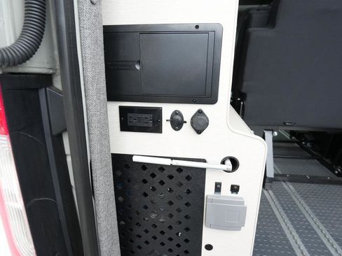 Used 2022 Mercedes-Benz Sprinter 2500 image 47