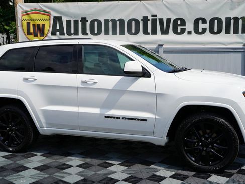 Used 2019 Jeep Grand Cherokee Altitude AWD/4WD image 4