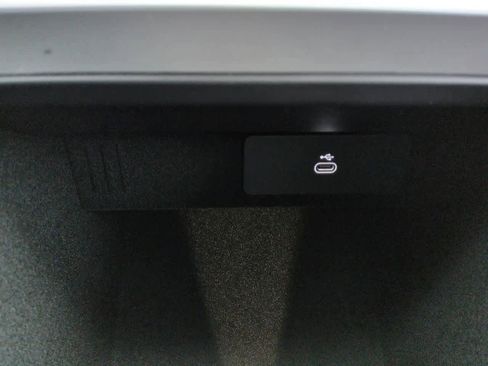 New 2026 Land Rover Range Rover SE image 32