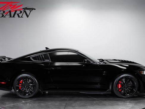 Used 2021 Ford Mustang Shelby GT500 w/ Technology Package RWD image 6