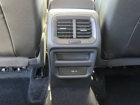 Certified 2022 Volkswagen Taos SE FWD image 15