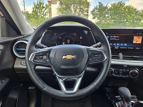 Used 2025 Chevrolet Trax LT w/ LT Convenience Package FWD image 22
