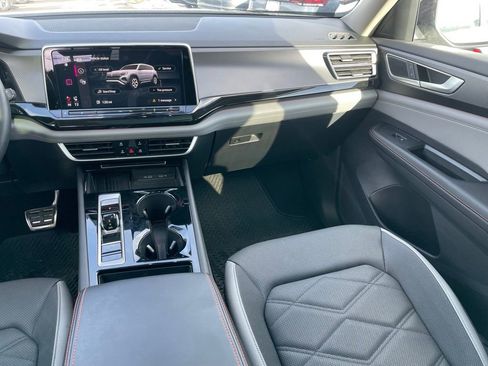 Certified 2025 Volkswagen Atlas Peak Edition SE image 10