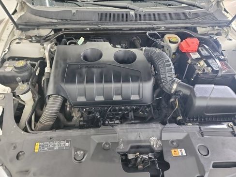 Used 2017 Ford Taurus Limited FWD image 25
