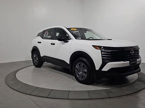 Certified 2025 Nissan Kicks S image 9