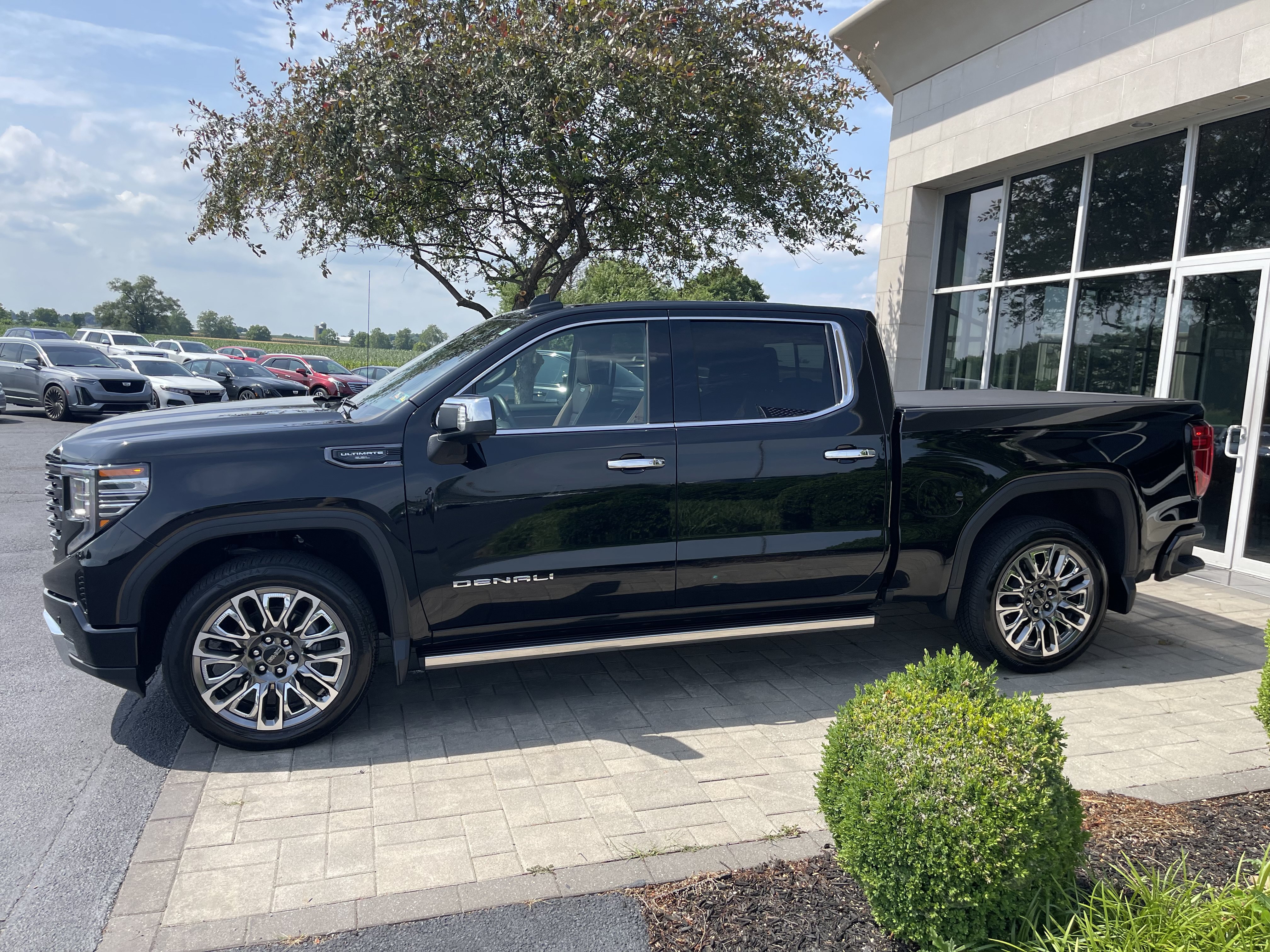 Used 2023 GMC Sierra 1500 Denali Ultimate AWD/4WD image 5