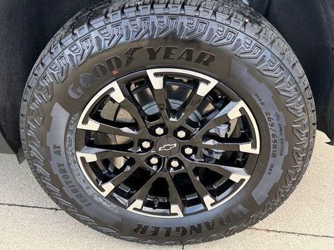 Used 2024 Chevrolet Traverse Z71 image 11