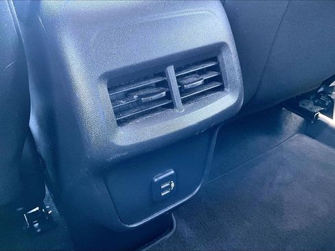 Certified 2024 Chevrolet Equinox LT FWD image 10