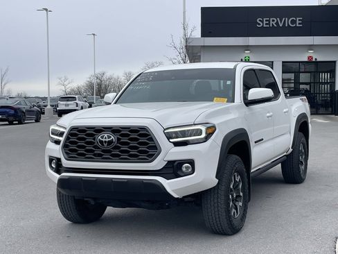 Used 2023 Toyota Tacoma TRD Off-Road image 3