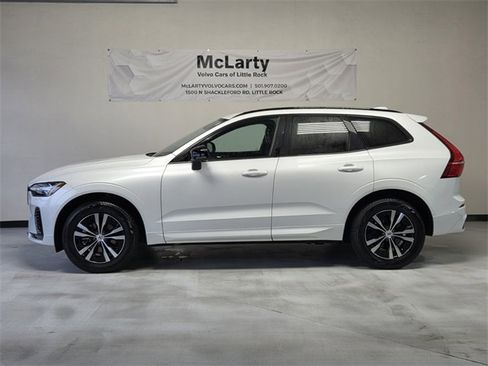 Used 2025 Volvo XC60 B5 Core image 2