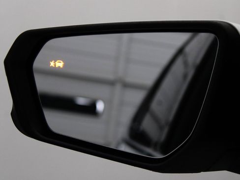 Used 2018 Chevrolet Equinox LT image 16