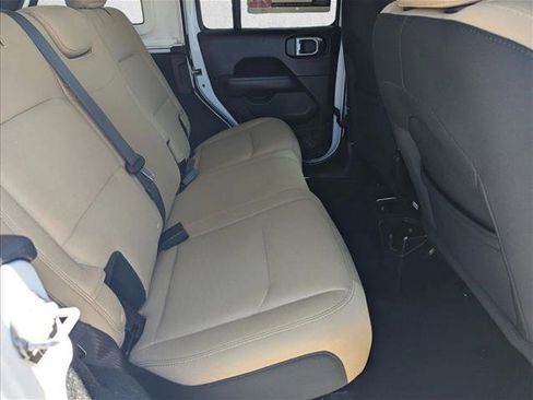Used 2018 Jeep Wrangler Unlimited Sahara AWD/4WD image 20