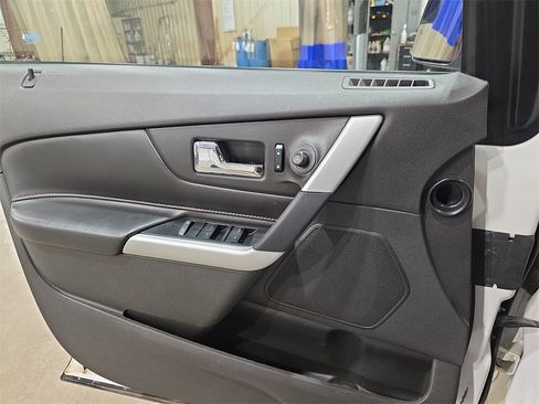 Used 2014 Ford Edge SEL image 25