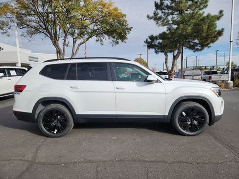 New 2026 Volkswagen Atlas SE image 2