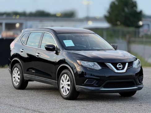 Used 2015 Nissan Rogue S FWD image 1