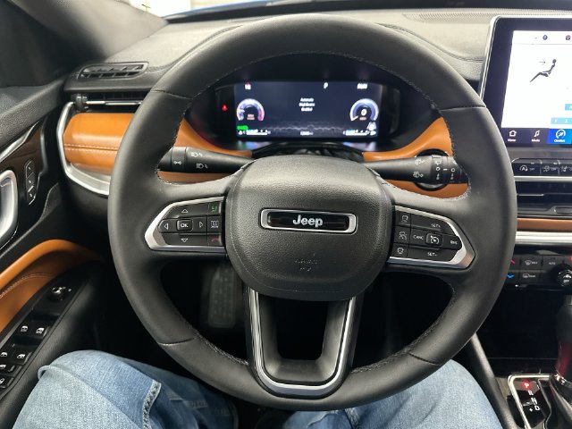 Used 2025 Jeep Compass Limited w/ Elite Group AWD/4WD image 13