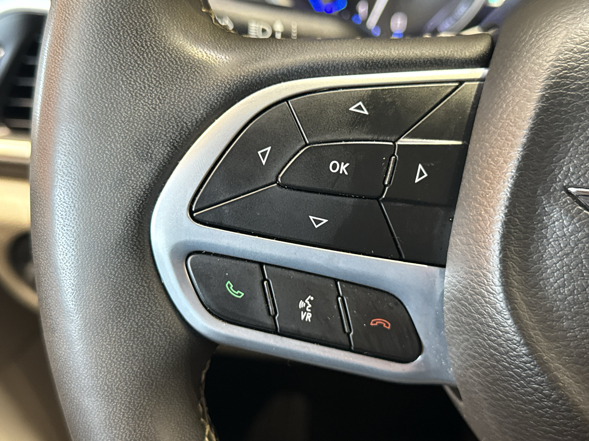 Used 2024 Chrysler Pacifica Touring-L FWD image 25
