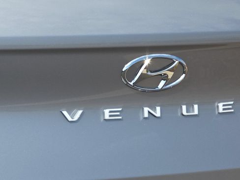 Used 2026 Hyundai Venue SE FWD image 24
