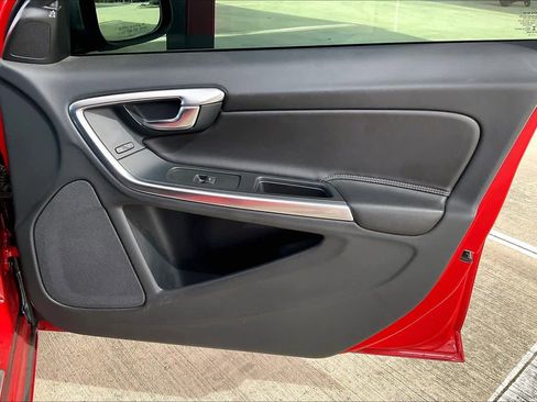 Used 2018 Volvo S60 T6 R-Design Platinum image 22