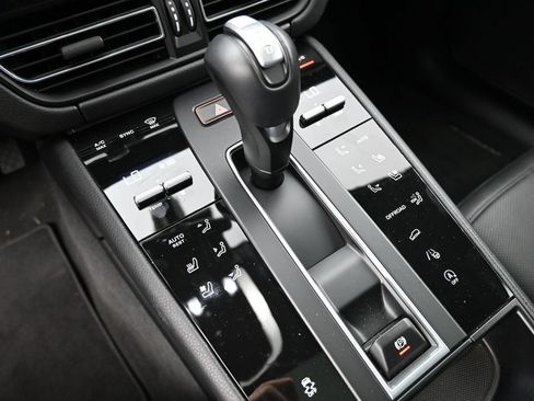 Certified 2026 Porsche Macan AWD/4WD image 22
