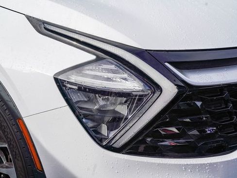 Used 2023 Kia Sportage EX image 3