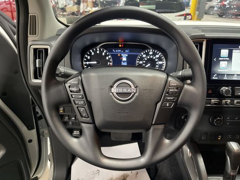 Used 2025 Nissan Frontier SV image 17