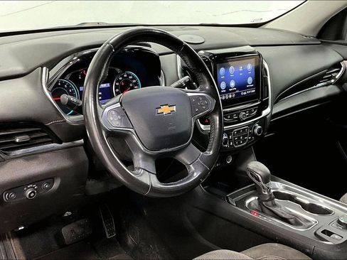 Used 2021 Chevrolet Traverse LT image 16
