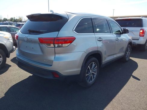 Used 2019 Toyota Highlander XLE image 2