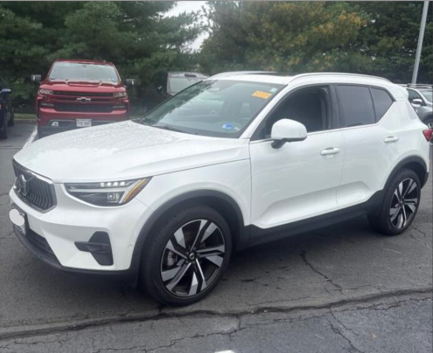 Used 2023 Volvo XC40 B5 Ultimate w/ Climate Package AWD/4WD image 2